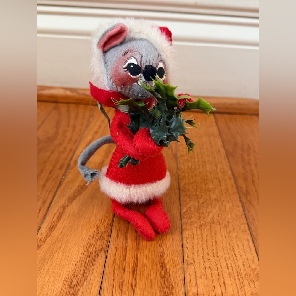 Annalee 1965 mobalite Christmas mouse Holly red coat hat decor vintage